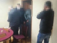 Sokağa çıkma kısıtlamasında 19 kişi kumar oynarken yakalandı