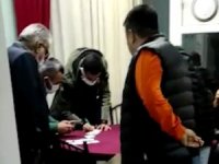 Apartman dairesini kahvehaneye çevirip kumar oynayan 20 kişiye 125 bin lira ceza