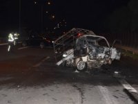 Otomobilin çarptığı kamyonet alev aldı: 1’i ağır 2 yaralı
