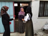 Annelere gül ve Yasin-i Şerif kitabı dağıtıldı