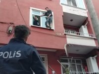 Samsun’da 18 yaşındaki genç pencere kenarında intihara kalkıştı