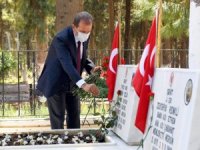 Başkan Seçer bayramın birinci gününde şehitliği ziyaret etti
