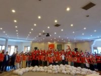 Kızılay 300 gönüllü ile 40 bin haneye şeker dağıttı