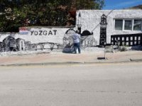 Yozgat’ın tarihini ve kültürünü duvarlara resmediyor