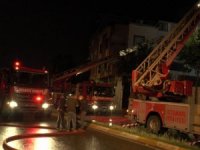 Sancaktepe’de içinde tüplerin bulunduğu palet deposu yandı, mahalleli sokağa döküldü