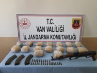 Başkale’de silah ve uyuşturucu ele geçirildi