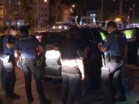 Trafik magandası kendisi uyaran otomobile 16 el ateş etti: 1 yaralı