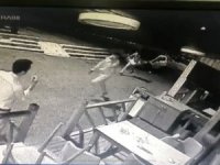 Beyoğlu’nda silahlı “yan baktın” kavgası kamerada
