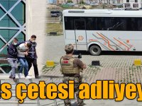 Yüzlerce kişiyi dolandıran sahte bahis çetesi adliyeye çıkarıldı
