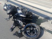 Basın Ekspres Yolu’nda motosiklet ile araç çarpıştı: 2 yaralı