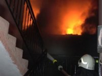 Cam fabrikası alev alev yandı, mahalleli itfaiye ekiplerine yardıma koştu