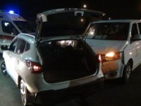 VİP araç, kavşakta otomobille çarpıştı: 2 yaralı