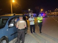 Kilometrelerce araç kullanan sürücüleri polis dinlendirdi