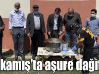 Sarıkamış’ta aşure dağıtımı