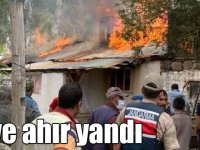 Sarıkamış’ta çıkan yangında ev ve ahır yandı