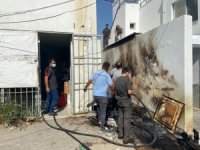 İşyerleri arasında çıkan yangın büyümeden söndürüldü