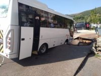 İçme suyu borusu patladı, sokaklar su altında kaldı