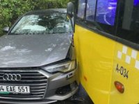 Virajı alamayan İETT otobüsü iki otomobile çarptı