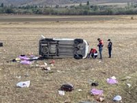 Kontrolden çıkan hafif ticari araç devrildi: 2 ölü, 3 yaralı