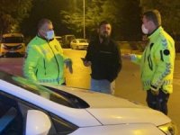 Alkollü sürücünün Alkolmetreyi pos cihazı zannedip ödeme yapmayı denemesi gülümsetti
