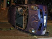 Kartal’da kontrolden çıkan otomobil park halindeki otomobillere çarpıp takla attı
