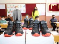 Talas’tan Sakaltutanlı öğrencilere kışlık bot