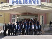 Vali Tekbıyıkoğlu muhtarlarla yemekte bir araya geldi