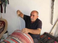 Trafik kazasında gözünü kaybetmesine rağmen mesleğini ilk günkü aşkla sürdürüyor