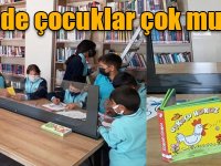 Bu kütüphanede çocuklar çok mutlu