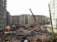 Konya’da çöken Zümrüt Apartmanı faciasında 132 saat sonra sağ olarak kurtarılmıştı, balkondan düşerek hayatını kaybetti