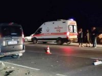 Hafif ticari araç ile kamyonet çarpıştı: 3 yaralı