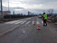 Kavşakta kırmızı ışıkta geçmeye çalışan sürücü kazaya neden oldu