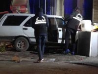 Alkollü sürücü kokoreççi dükkanına daldı