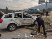 Karabük’te iki otomobil çarpıştı: 3 yaralı