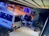 Kız çocuğuna sokak köpekleri saldırdı, o anlar güvenlik kameralarına yansıdı