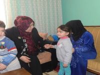 Vali Özefe’nin eşi Hacer Özefe, Suriyeli Aileleri Ziyaret Etti