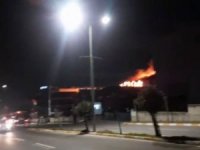 Tuzla’da mobilya fabrikası alev alev yandı