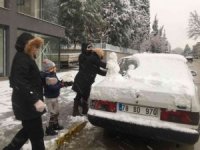 Alaşehir şehir merkezi mevsimin ilk karıyla tanıştı