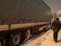 Afyonkarahisar’da kar yağışı trafikte kabusa döndü