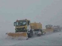 Gap Havalimanında kar temizleme çalışmaları