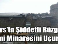 Kars'ta Şiddetli Rüzgar Cami Minaresini Uçurdu!