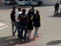 Mersin’de FETÖ hükümlüsü ihraç polis memuru ile öğretmen yakalandı