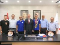 Başkan Örki, şampiyon güreşçiyle bir araya geldi