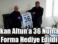 Başkan Altun’a 36 Numaralı Forma Hediye Edildi