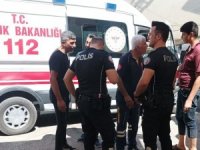 Semt pazarında bıçaklı kavga: 2 yaralı