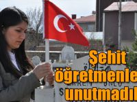 Kars’ta üniversite öğrencileri şehit öğretmenleri unutmadı