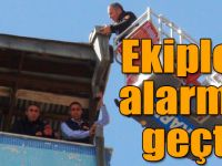 Kars'ta yağmur suyu oluğu, polisi ve itfaiye ekiplerini alarma geçirdi