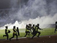 Endonezya’da futbol maçında çıkan izdihamda can kaybı 125 olarak revize edildi