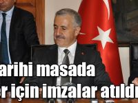 Kars'ta tarihi masada gençler için imzalar atıldı