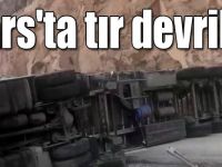 Kars'ta tır devrildi: 1 yaralı